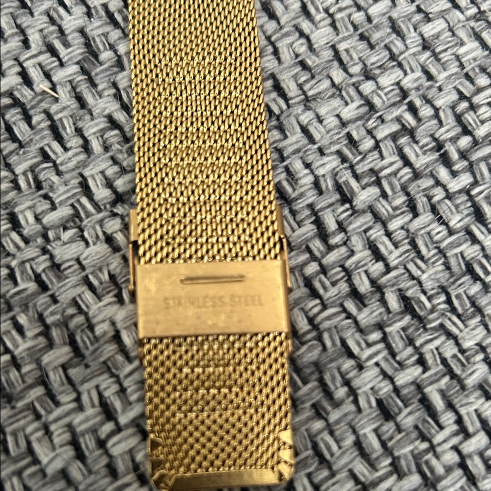 Seiko Gold Quartz Watch with Mesh Strap - Picture 4 of 5